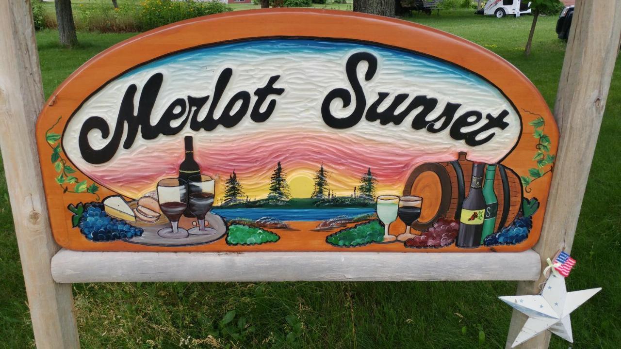 Merlot Sunset The Best Bed And Breakfast In Rideau Lakes Portland Εξωτερικό φωτογραφία